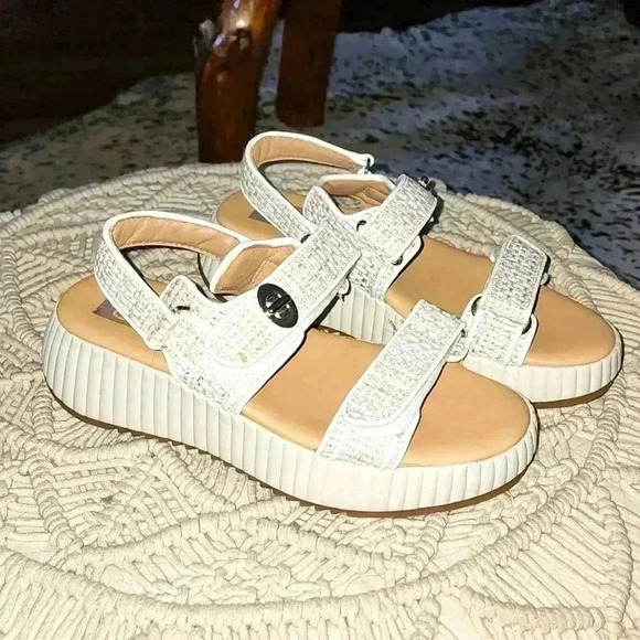 DV by Dolce Vita Cream Platform Sandals - Picture 1 of 5